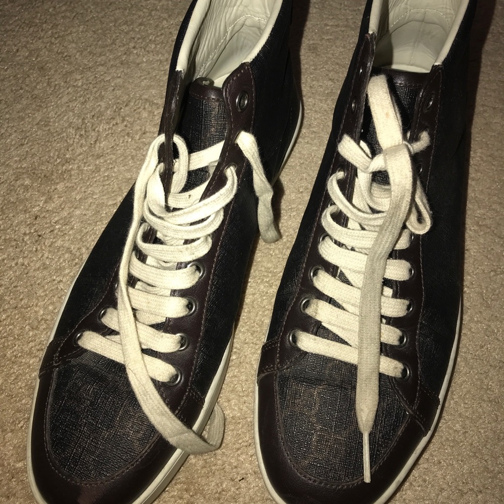 Authentic Gucci Sneaker . Used but still very nice